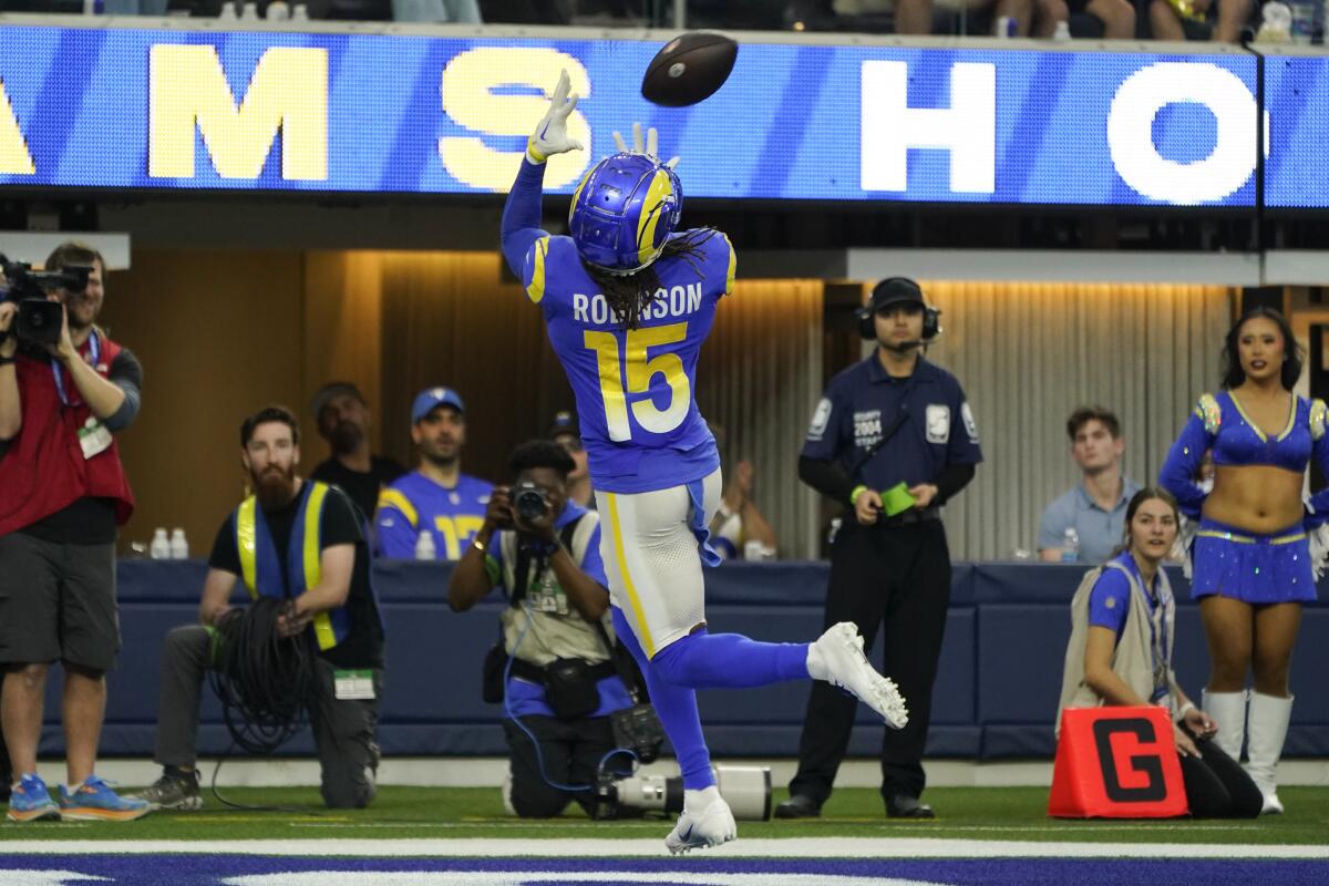 Rams wide receiver Demarcus Robinson (15) catches a pass for a touchdown against the Commanders.