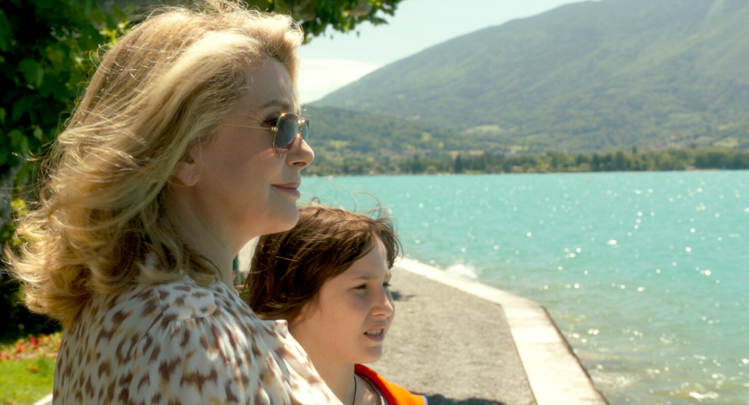 Review Catherine Deneuve Goes On My Way And It S An Enjoyable Ride Los Angeles Times