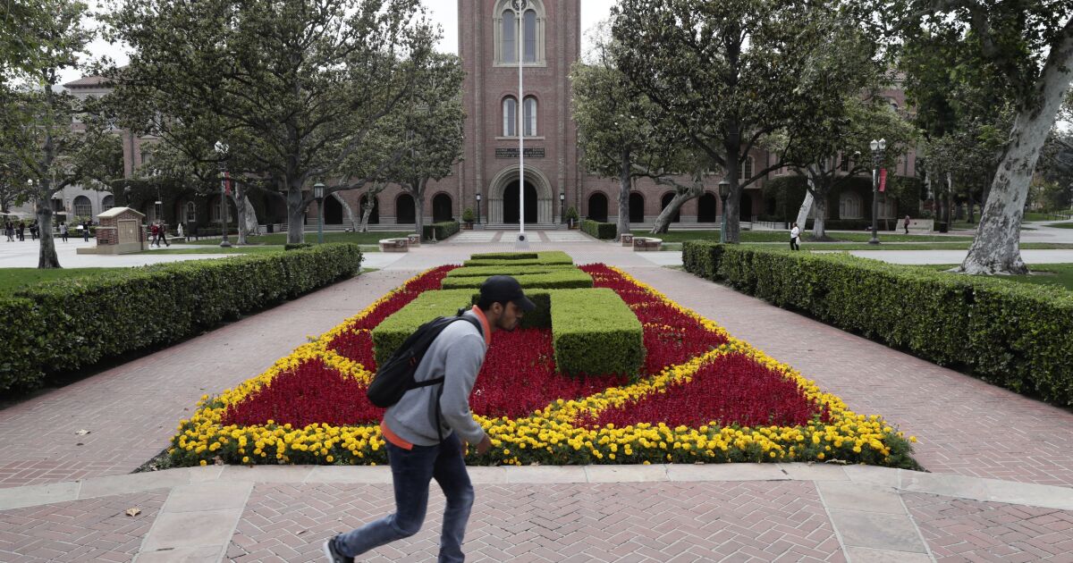 Emails in college admissions trial show USC's interest in rich applicants -  Los Angeles Times