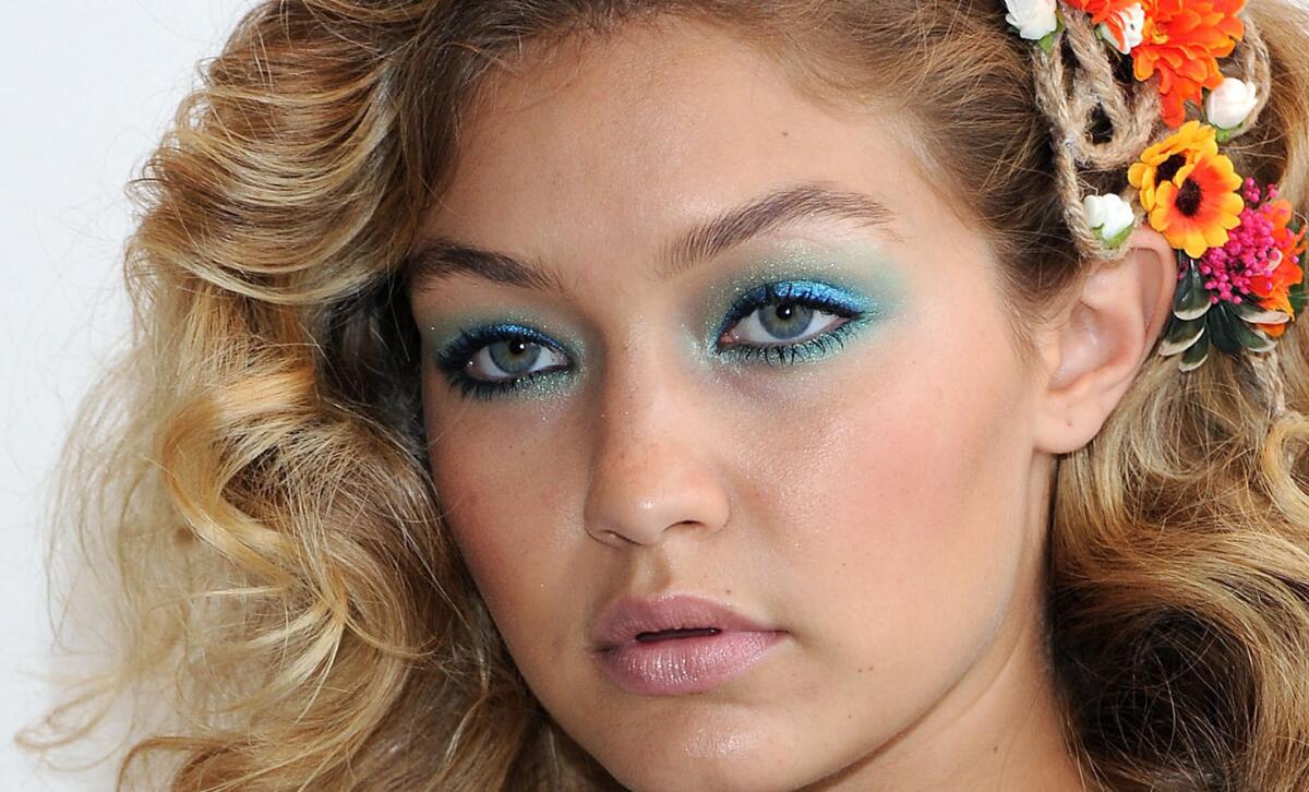 How to wear the trendy new blue eye makeup? A Nars artist shares tips - Los  Angeles Times