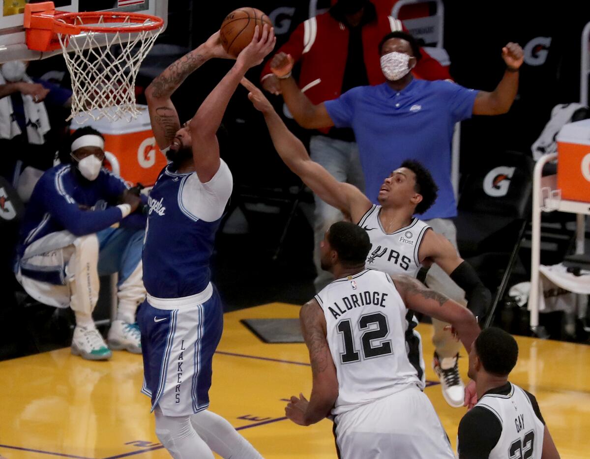 Lakers forward Anthony Davis while Spurs players try to stop him.