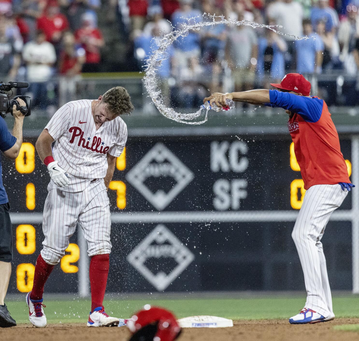 Hoskins' RBI in 9th rallies Phillies past Marlins 3-2 – Delco Times