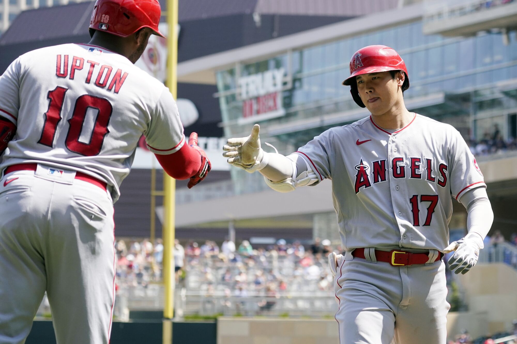 Shohei Ohtani hit his 35th home run in the Angels' 6-2 win on Sunday. (AP Photo/Jim Mone)