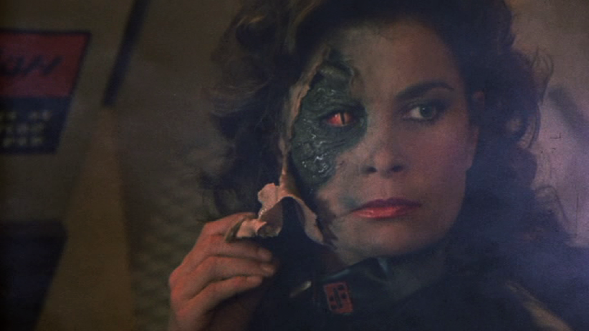 A still from the 1983 television miniseries "V."