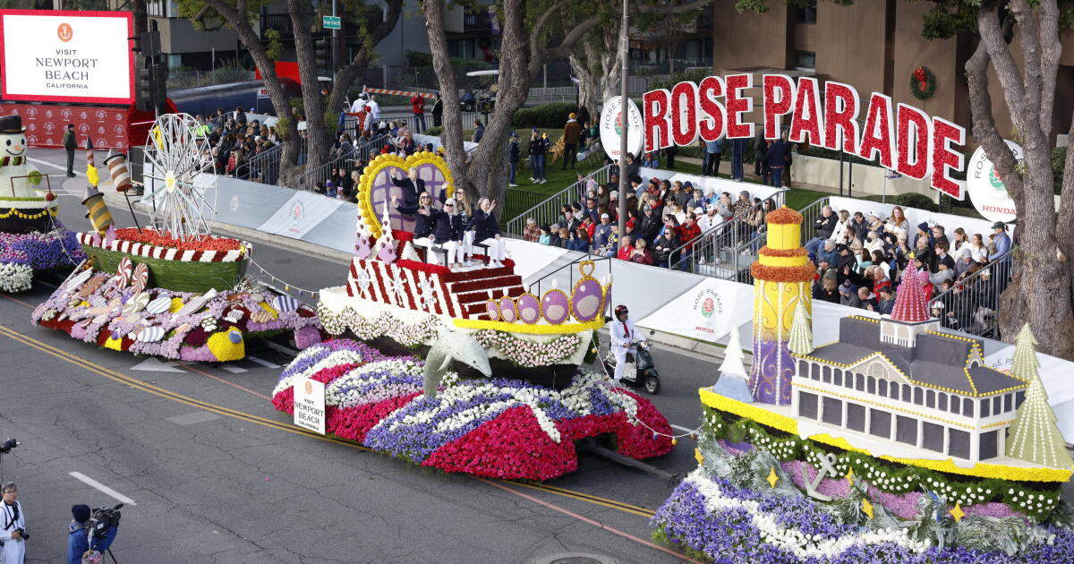 Newport Beach's 'Jingle on the Waves' float wins top award in Rose ...