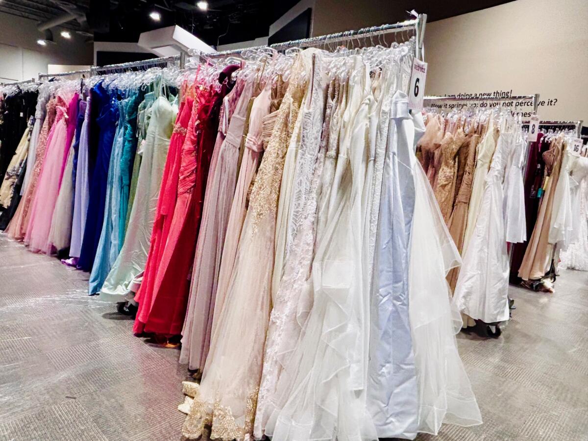 Cinderella's Closet provides dresses fit for princesses - Los Angeles Times Cinderella's Closet provides dresses fit for princesses - Los Angeles Times