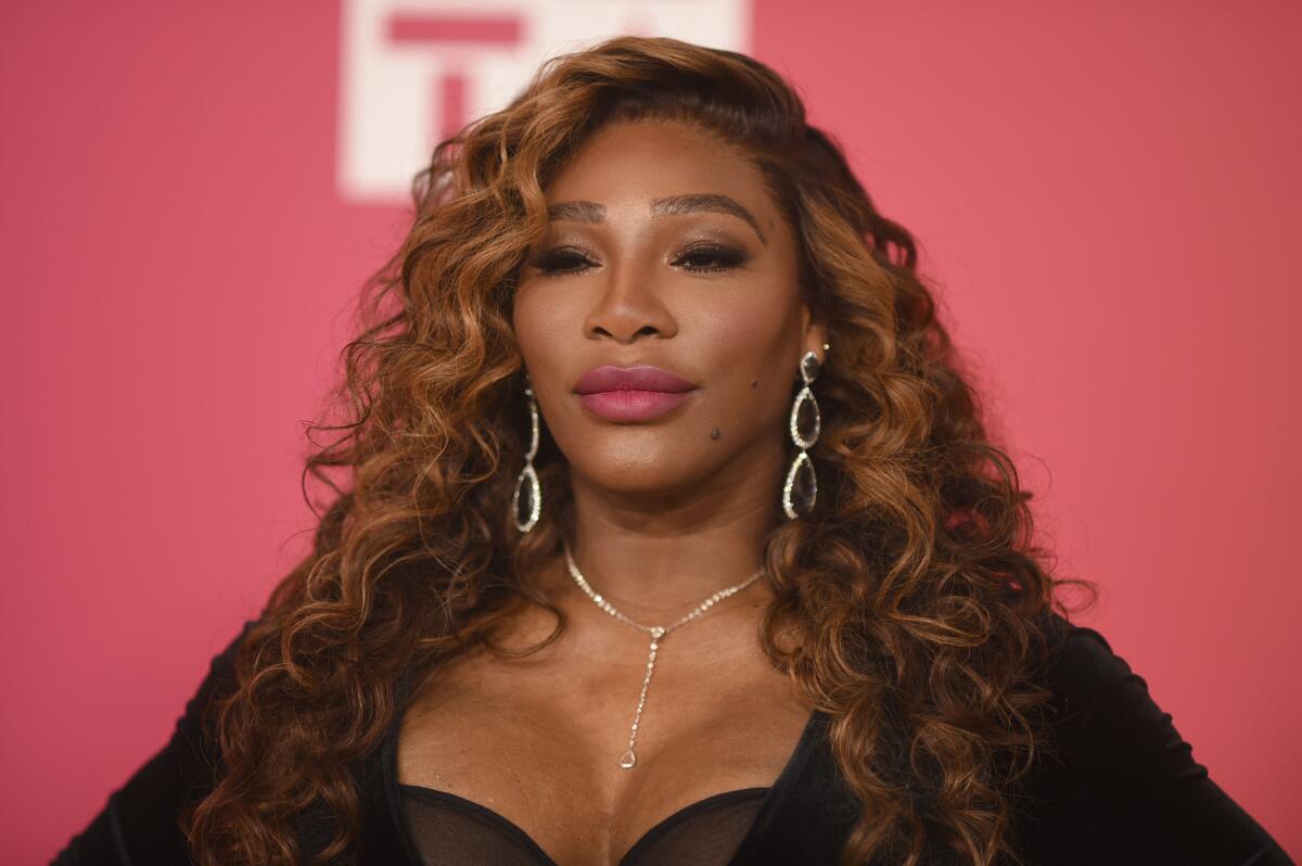 ARCHIVO - Serena Williams acude a los premios de la NAACP, el 25 de febrero de 2023