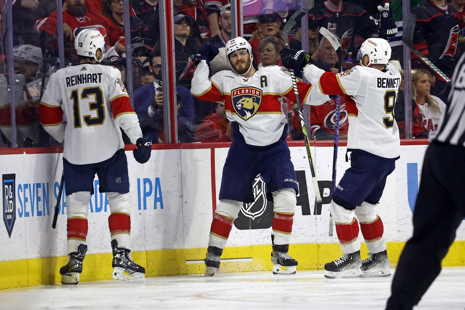Sergei Bobrovsky, Panthers blank Hurricanes, close in on finals