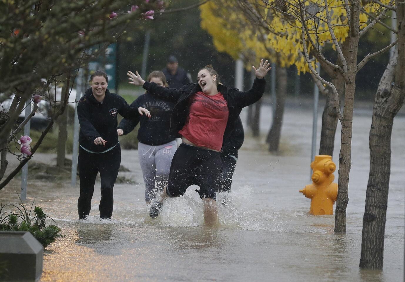 Powerful storm pounds Northern California