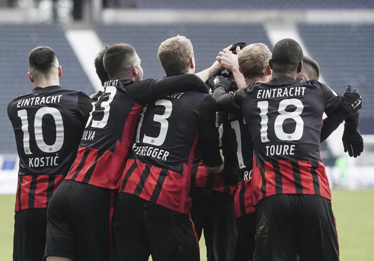 Los jugadores de Eintracht Frankfurt celebran 