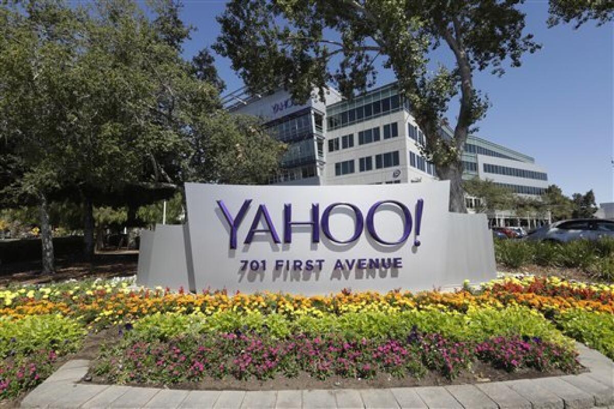 Yahoo presentó pérdidas de 373,4 millones de dólares en los nueve primeros meses de 2016, pese a duplicar sus ganancias en el tercer trimestre, mientras la compañía se encuentra con la atención puesta en su venta a Verizon y en superar el robo masivo de datos de sus usuarios.