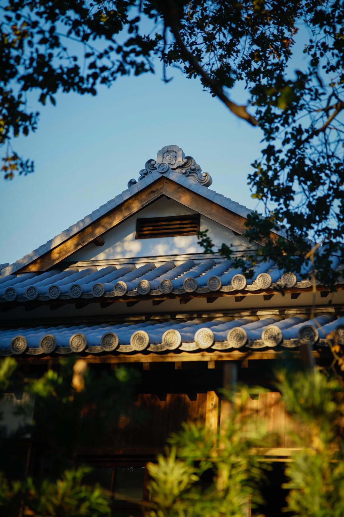 A detail view shows the decorative roof tiles of a three-century old Japanese shoya house