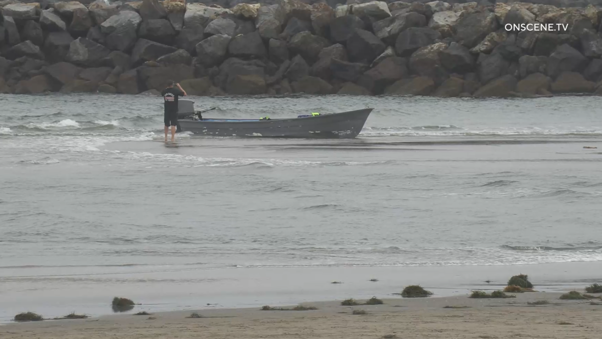 Abandoned panga found on shore in Ocean Beach - Vimarsana News