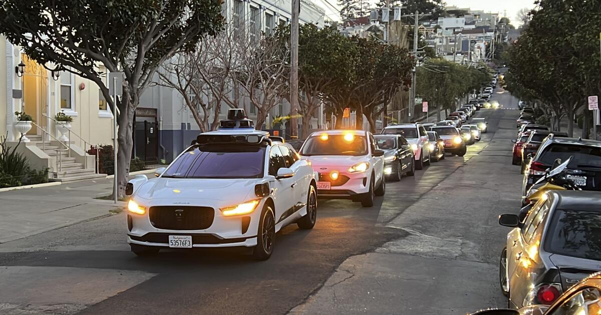 巴斯市长呼吁在洛杉矶允许自动驾驶出租车之前进行更多测试
