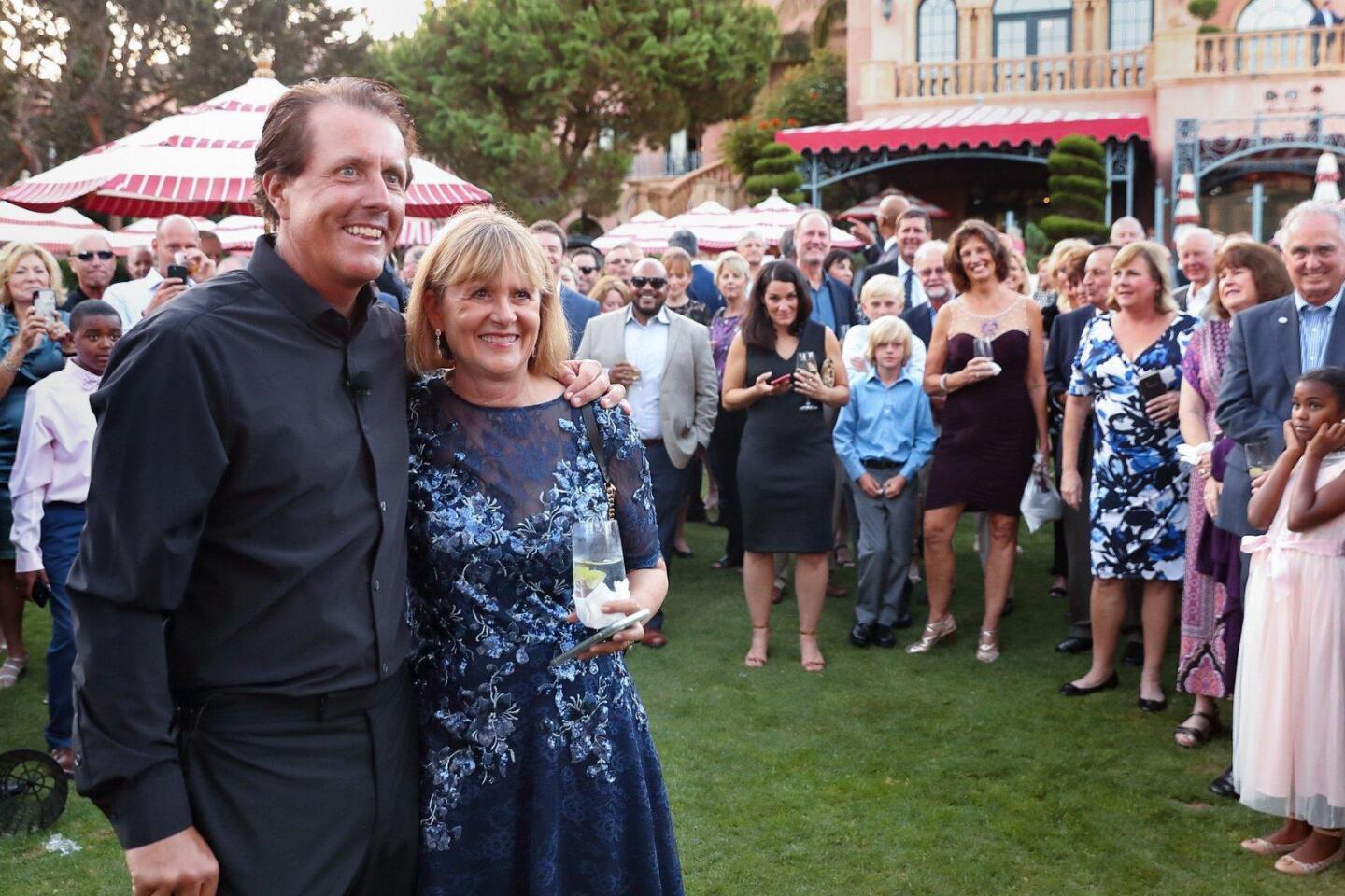 Phil Mickelson with auction winner Sue Wagner
