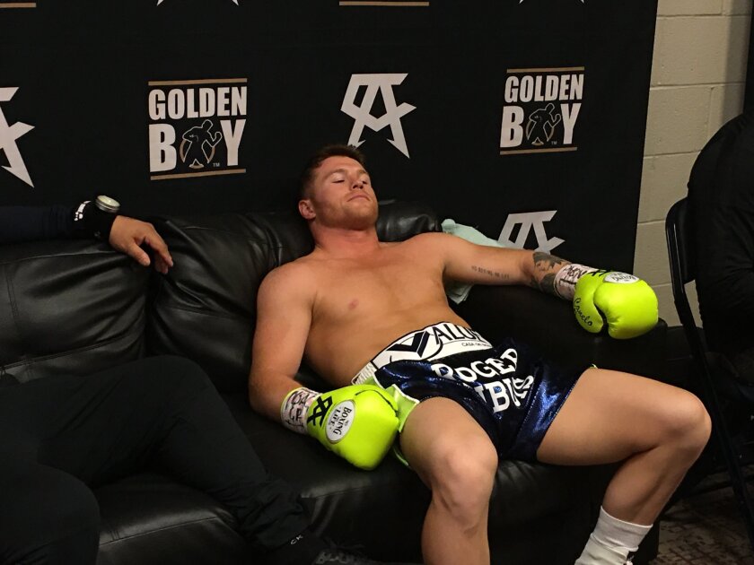 Canelo espera que termine la pelea de UFC para poder pelear.