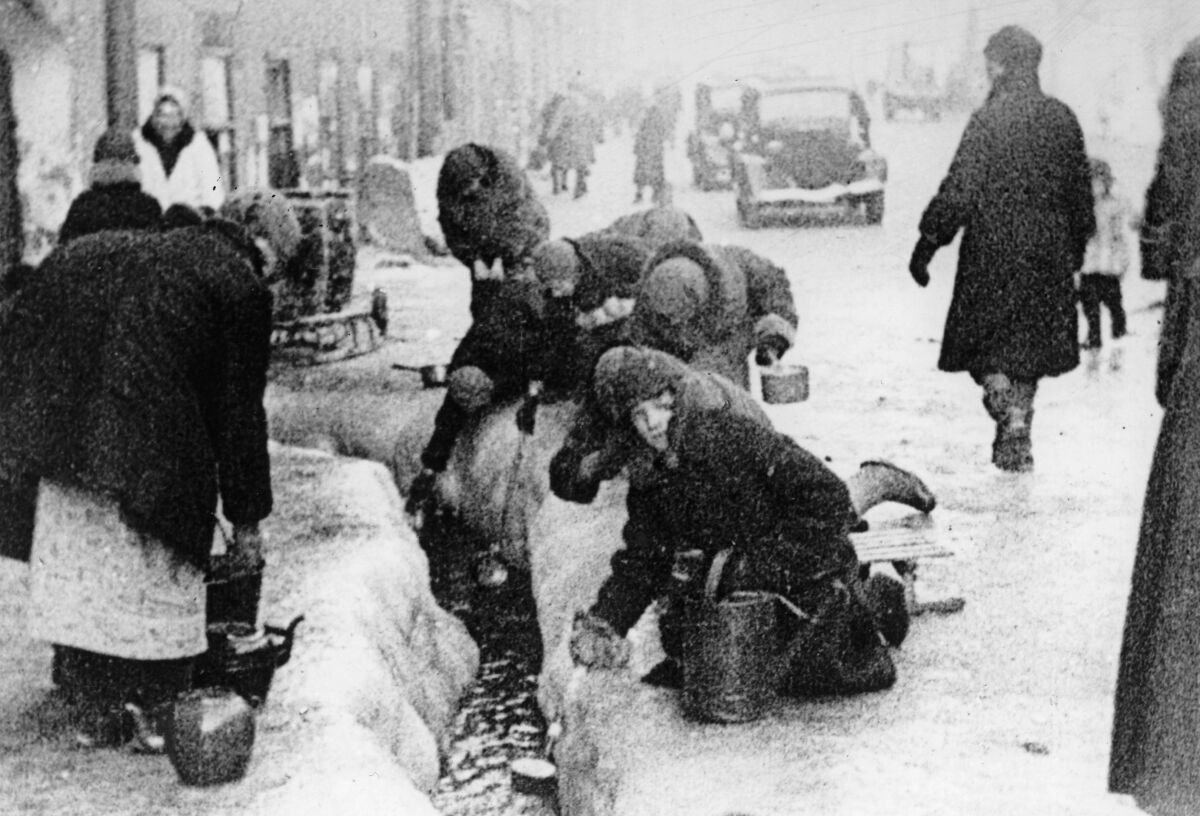 Residents of Leningrad digging for water in 1942
