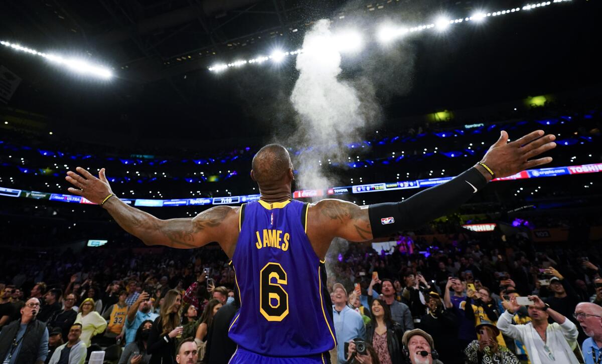 Lakers fans: Congratulate LeBron James as breaks the NBA scoring