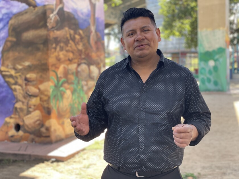 Salvador Candia, fundador del grupo Herencia Hispana San Diego, en entrevista en el Parque Chicano 