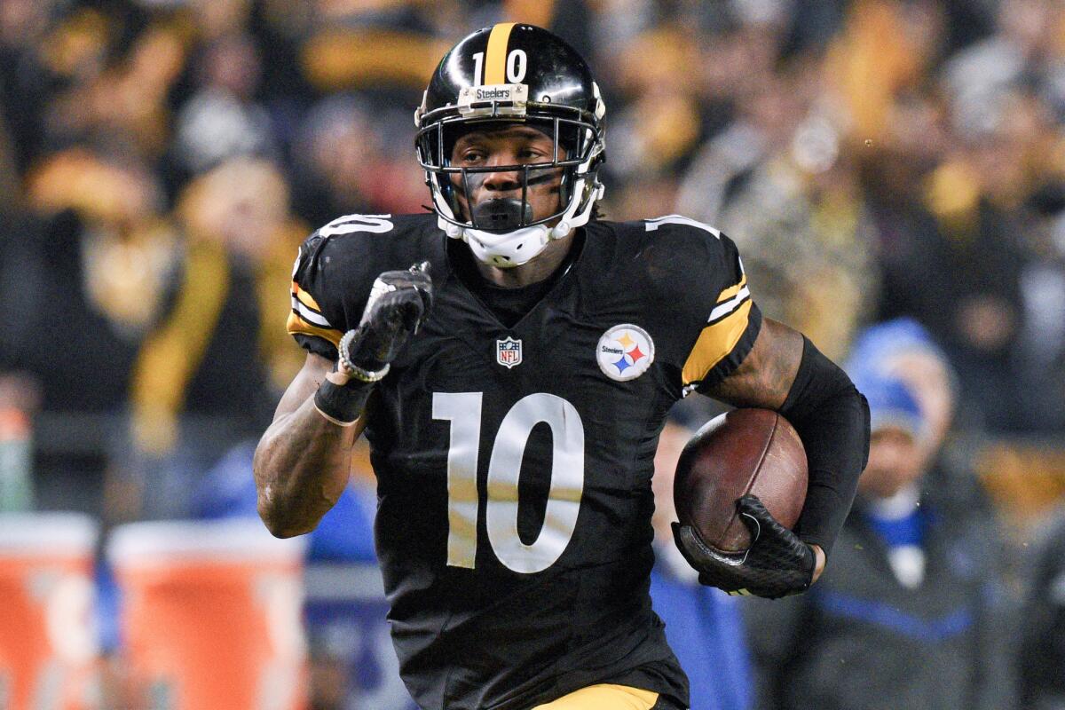 Steelers wide receiver Martavis Bryant (10) runs for a touchdown against the Colts in a game on Dec. 6.