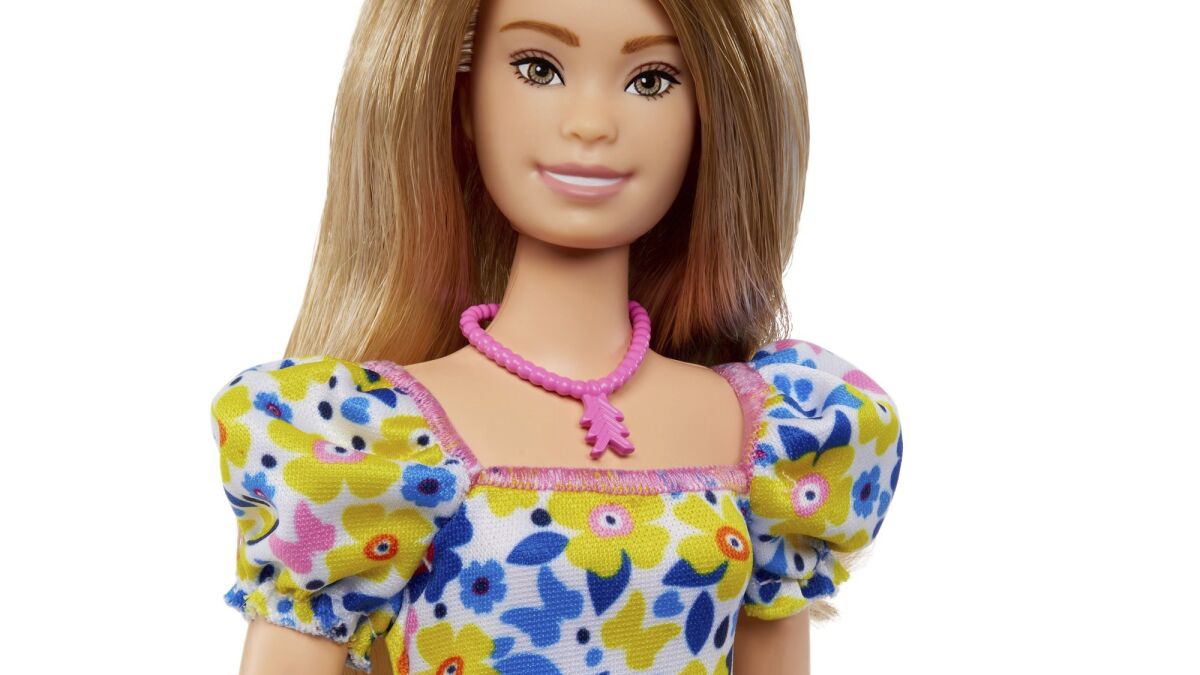 Acusador Afirmar Mucho Mattel presenta 1ra muñeca Barbie con síndrome de Down - Los Angeles Times