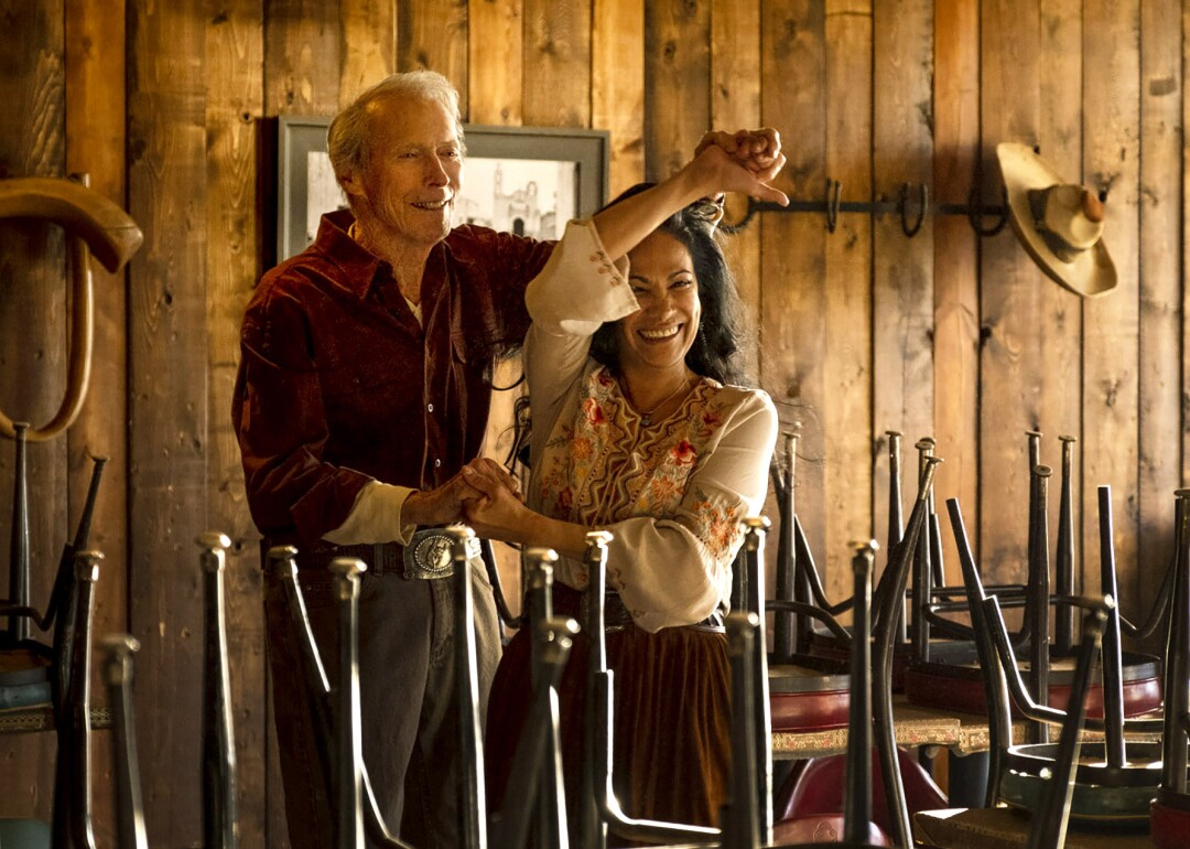 Clint Eastwood dirige y protagoniza "Cry Macho" junto con Natalia Traven.