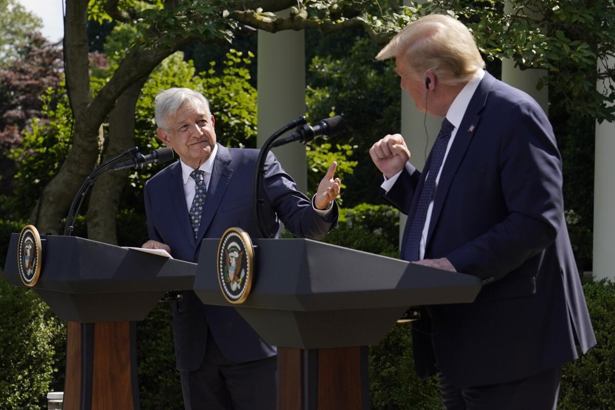  El presidente Donald Trump, a la derecha, y el presidente de México, Andrés Manuel López 
