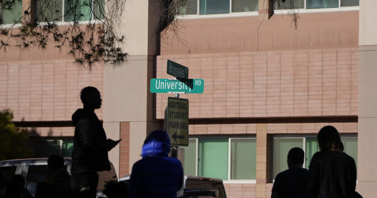 UNLV students build makeshift barricades as gunman opens fire UNLV students build makeshift barricades as gunman opens fire