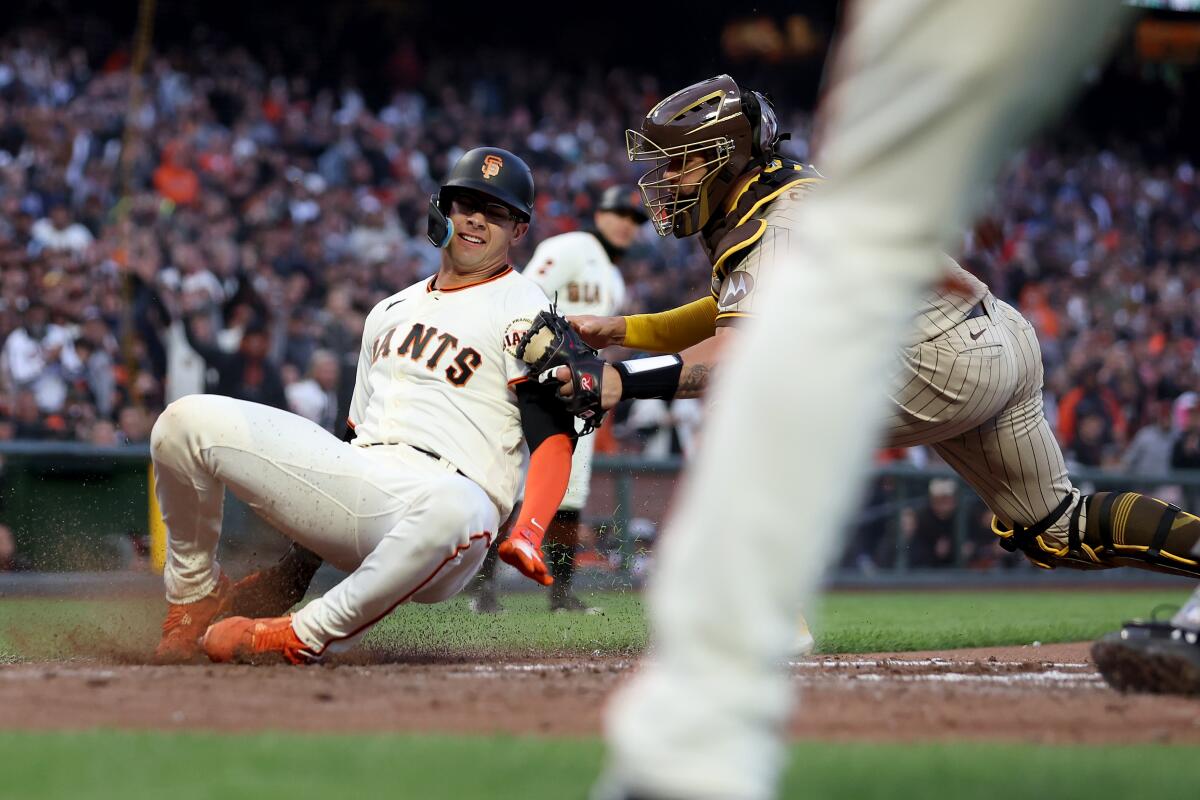 Manny Machado hits walk-off home run to propel Padres over Giants