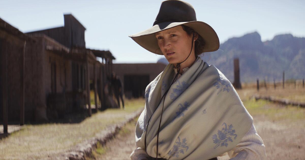 'The Dead Don't Hurt' review: Charms with retro-western poise