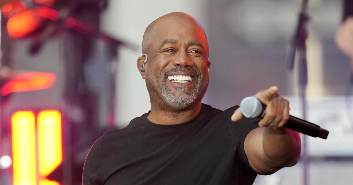 Darius Rucker falls during a Hootie & the Blowfish show, then blames all 58 of his years