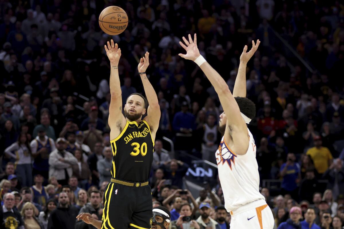 Stephen Curry hits 3-pointer with 0.7 seconds left, Warriors beat Suns 113-112 - The San Diego Union-Tribune