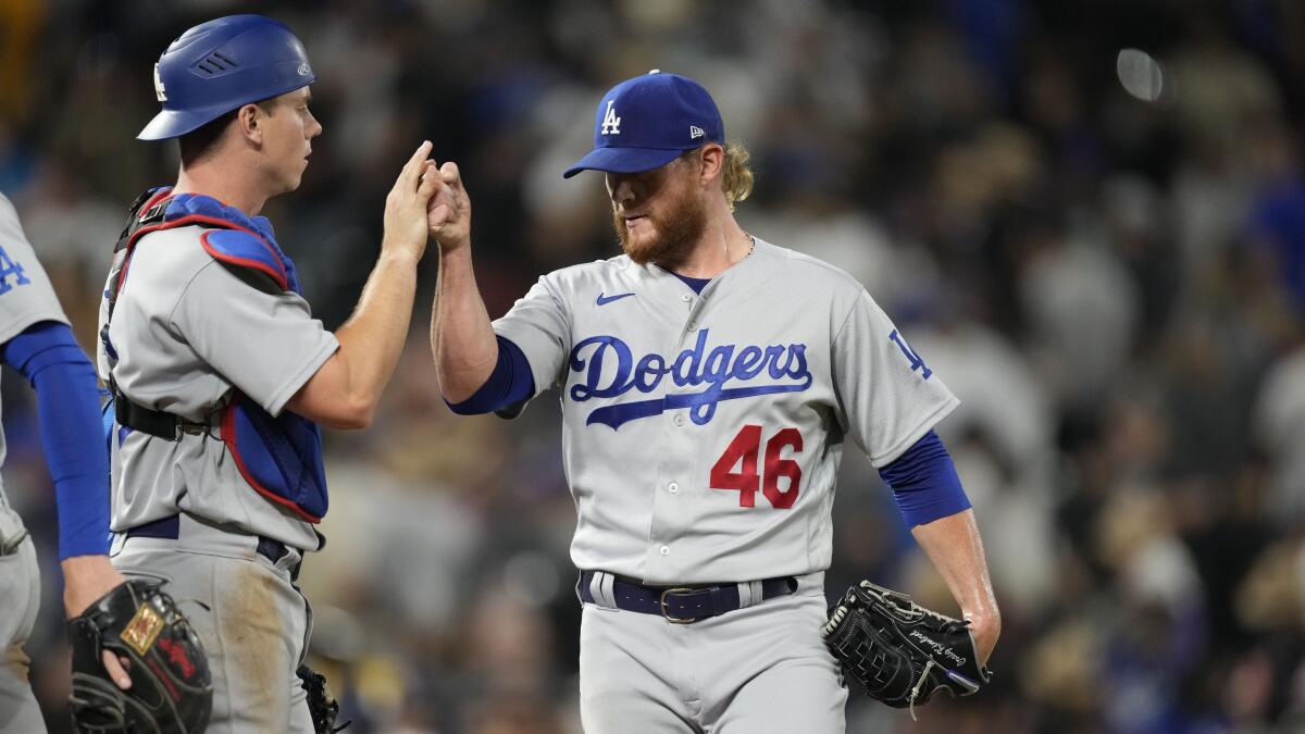 Los Angeles Dodgers pull Craig Kimbrel from closer role, will use committee  approach - ESPN