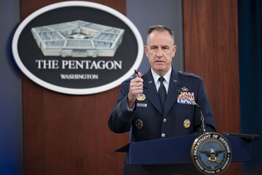 El portavoz del Pentágono, el general de brigada de la Fuerza Aérea Patrick Ryder, durante una conferencia de prensa, el martes 17 de enero de 2023, en Washington. (AP Foto/Andrew Harnik)