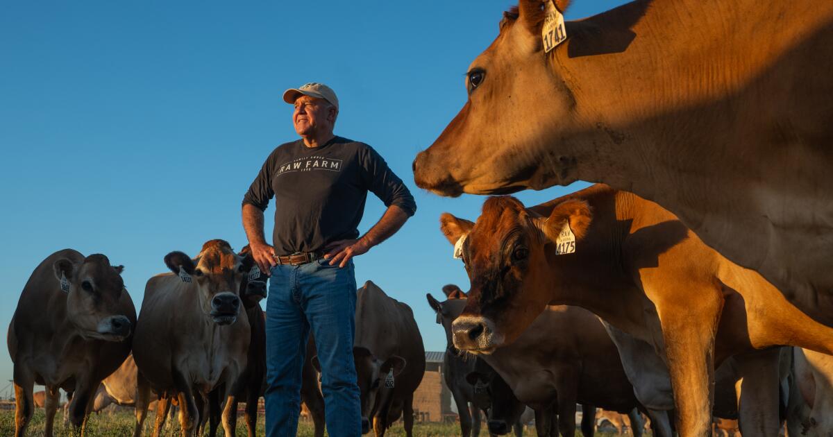 Au milieu d’une épidémie d’E. coli, le patron de Raw Farm dénonce les faibles affirmations de la FDA