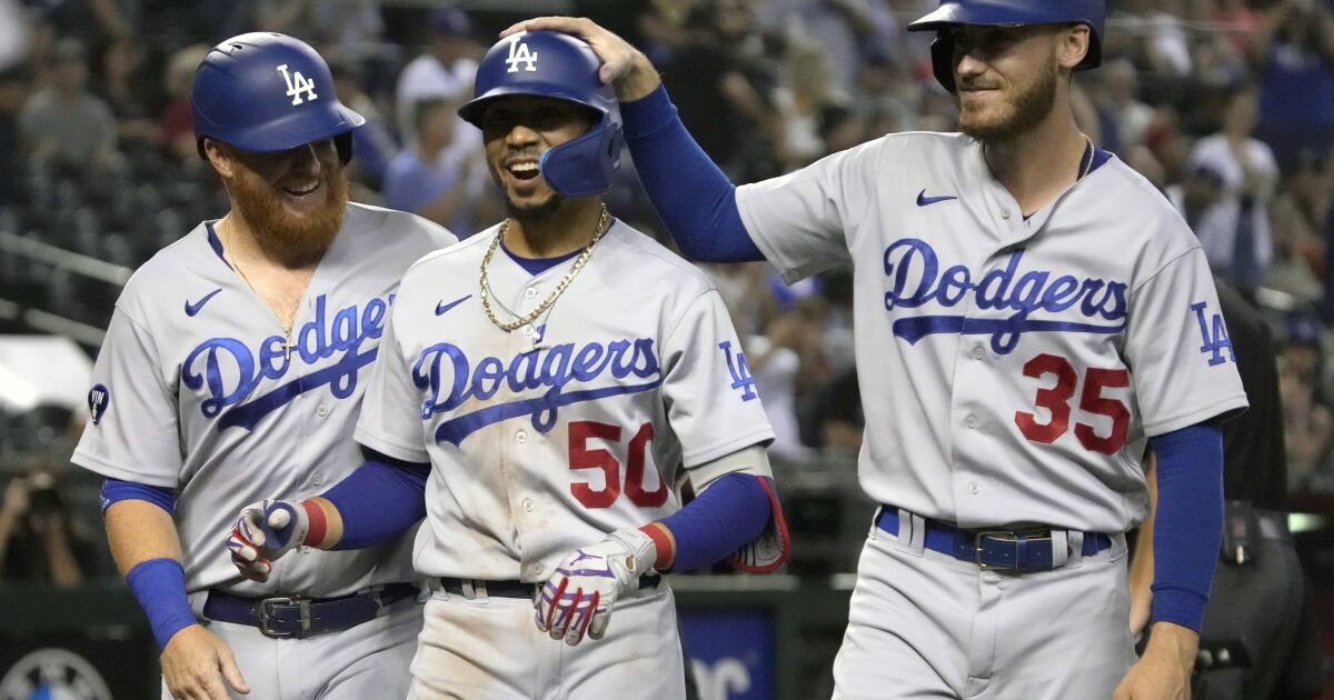 Dodgers officially clinch playoff spot with win at Arizona