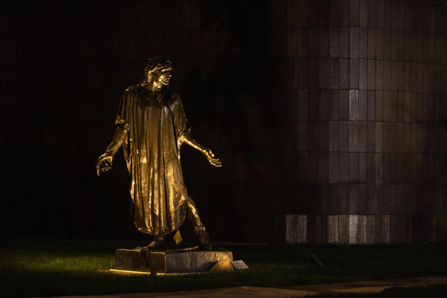 PASADENA, CA-November 4, 2025: A statue is illuminated by the walkway toward the entrance of the Norton Simon Museum, in Pasadena, on Saturday, November 4, 2025. (Etienne Laurent / For The Times)