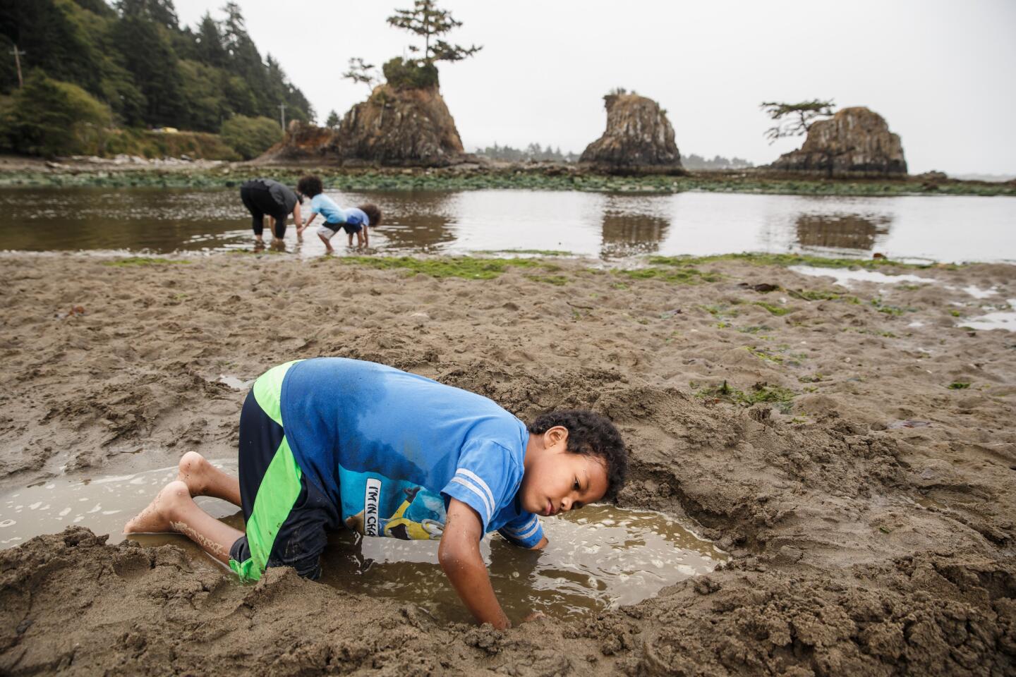 Crabbing & Clamming as Seasiders Do - Seaside Oregon
