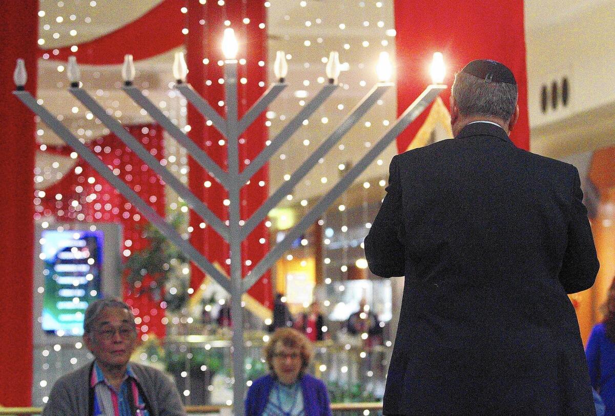 Temple Beth Emet celebrates Hanukkah with public menorah-lighting