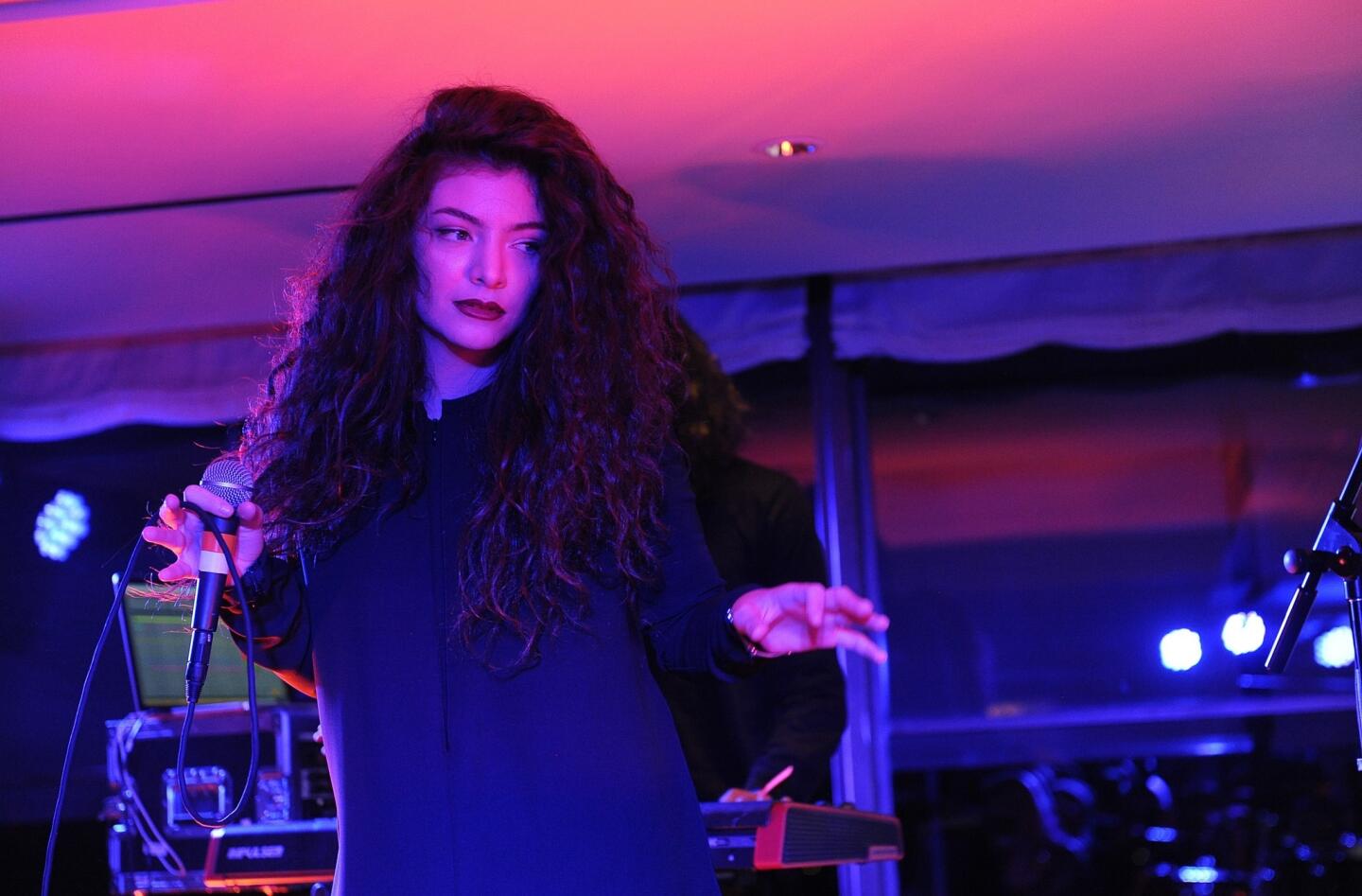 Lorde's pre-Grammys performance makes for busy awards weekend