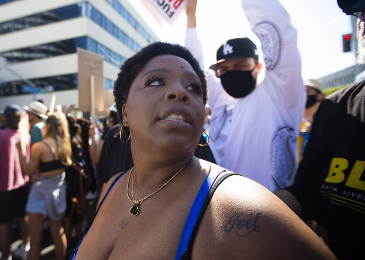 Blm Leader Patrisse Cullors quits, opens new era for Black Lives Matter - Los ...