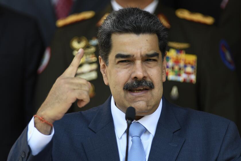 ARCHIVO - En esta fotografía del 12 de marzo de 2020 el presidente venezolano Nicolás Maduro da una conferencia de prensa en el palacio presidencial de Miraflores, en Caracas, Venezuela. (AP Foto/Matias Delacroix, Archivo)