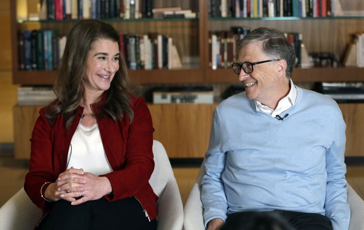 Melinda Gates on the left. Bill Gates on the right.