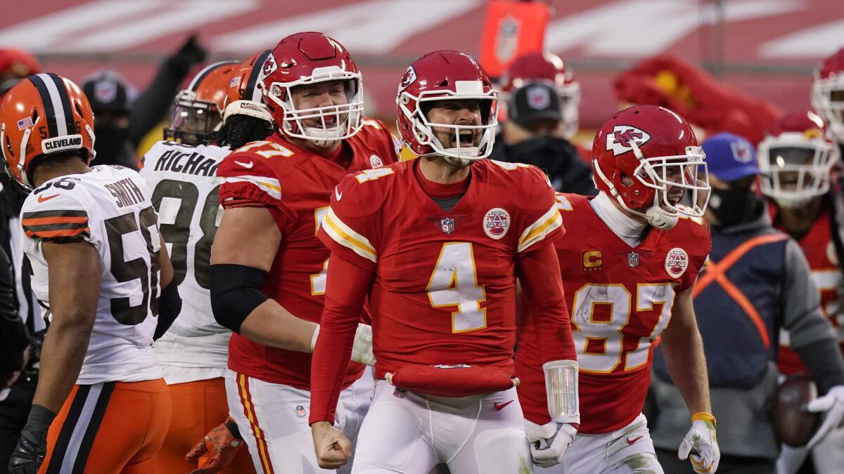 Did Chiefs' Patrick Mahomes suffer concussion vs. Browns? Star QB leaves playoff  game in 2nd half