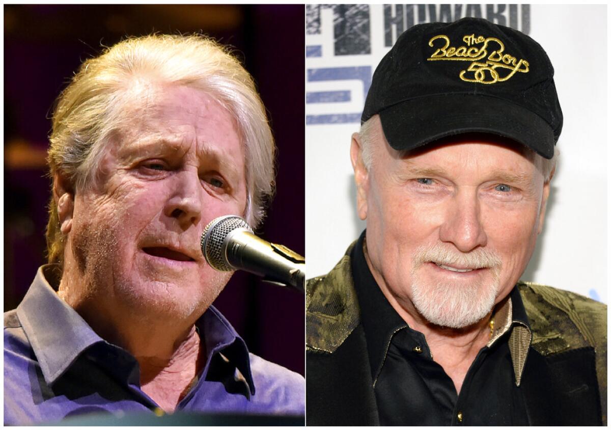Una combinación de fotos con Brian Wilson durante su presentación en el Rosemont Theatre en Rosemont, Illinois, el 6 de octubre de 2017, izquierda, y Mike Love en "Howard Stern's Birthday Bash" en Nueva York el 31 de enero de 2014. Wilson, cofundador de The Beach Boys, denunció que se interprete la música de Beach Boys en la Convención Internacional Safari Club en Reno, Nevada. El concierto será encabezado por el cofundador de The Beach Boys Mike Love. (Foto AP)