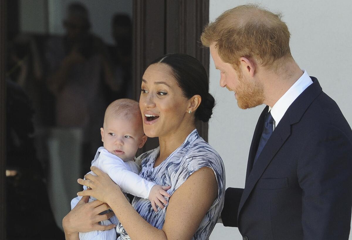 En esta foto del 25 de septiembre de 2019, el príncipe Enrique de Gran Bretaña y su esposa Meghan.