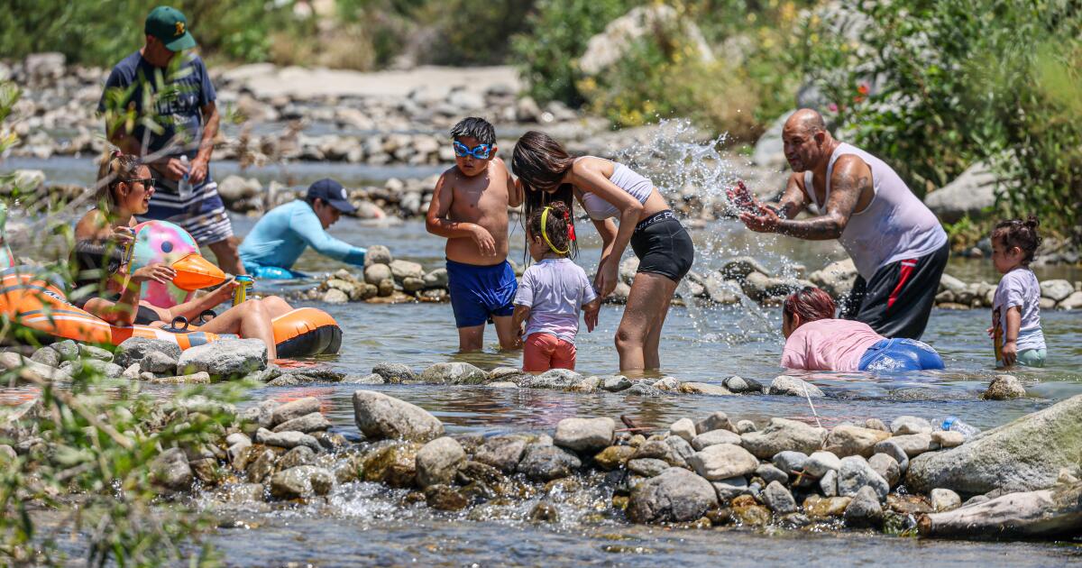 Tujunga stream attracts lots who generate waste visitors