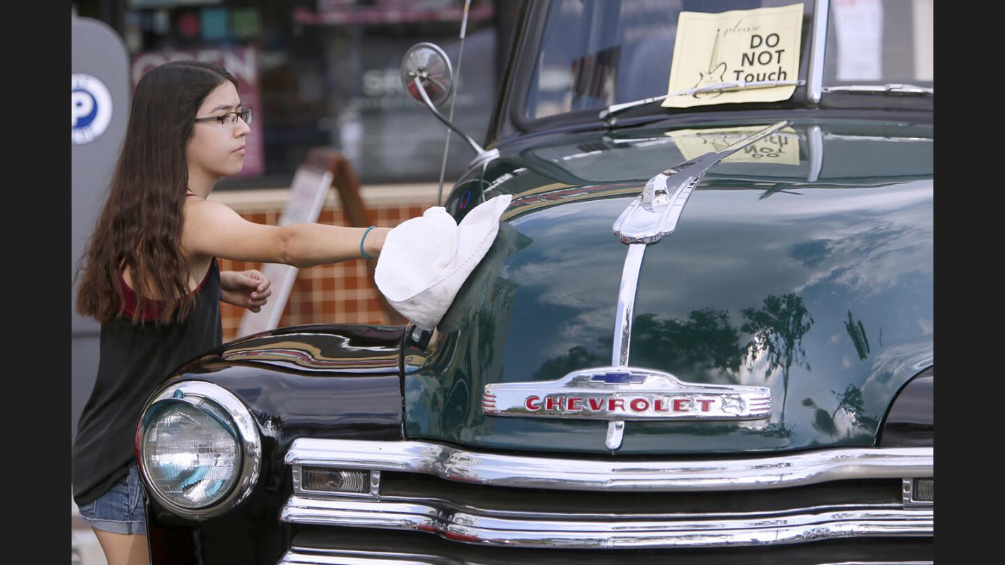 Photo Gallery: More than 350 classic cars at the annual Cruise Night in Glendale