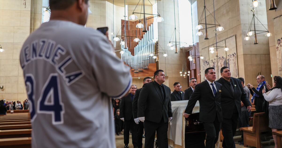 Dodgers Legend Fernando Valenzuela Passes Away