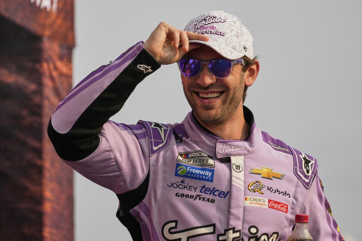 Daniel Suárez sonríe durante la carrera